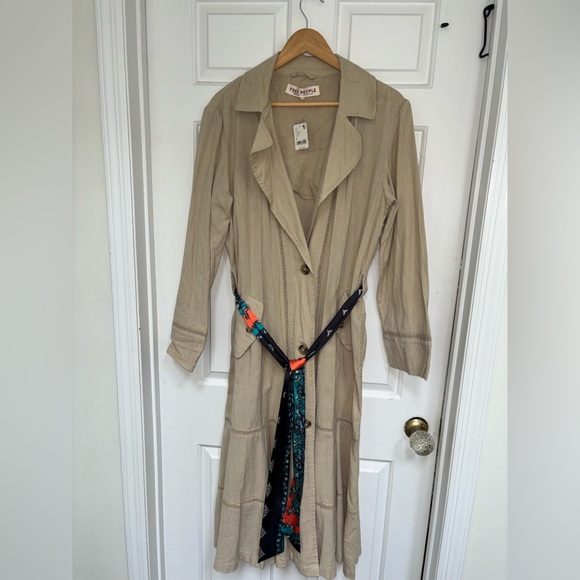 NWT. Retail $198. Size M. Free People “Rory Duster”Light Tan Trench Coat. - Picture 3 of 6